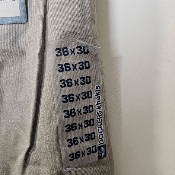 Dockers Khakis Pleated Relaxed Pants NWT Mens Tan Size 36 × 30 - Picture 4 of 6